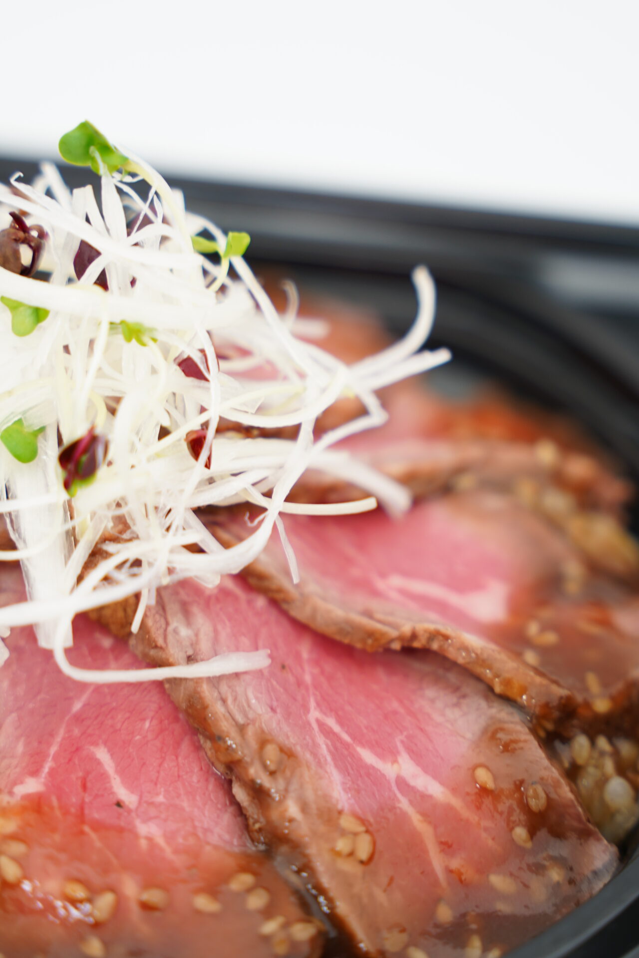 ローストビーフ丼【大盛】（店頭販売のみ）