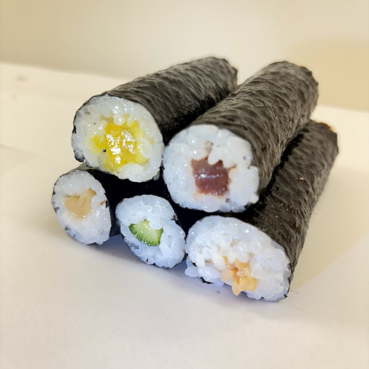 2月3日限定　恵方巻　細巻き５本セット　税込　900円（納豆　鉄火　しんこ　かんぴょう　かっぱ）